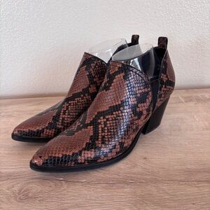 Marc Fisher Dalaran Snakeskin Pointed Ankle Boot Size 8.5‎